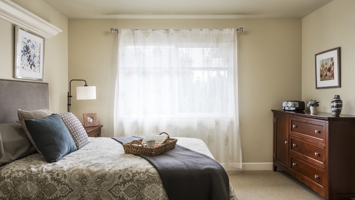 Atria on Roslyn Harbor - Photo 2