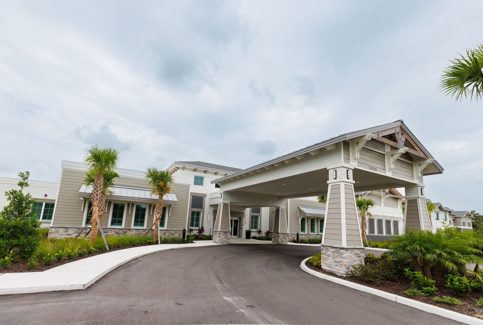 81 Oaks Senior Living - Photo 3